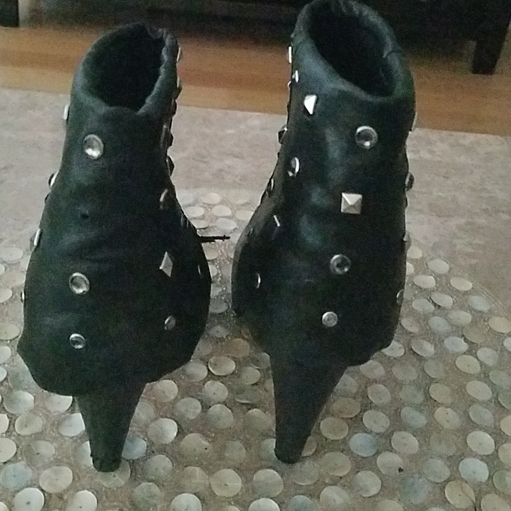 Boots - Picture 2 of 8